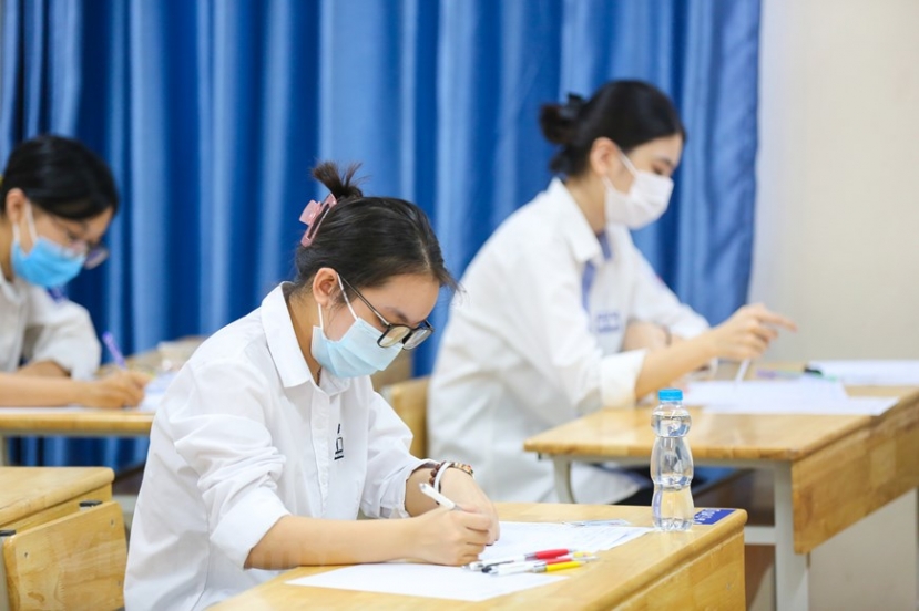 Kỳ thi THPT quốc gia 2021 được diễn ra trong tình hình dịch Covid-19 diễn biến phức tạp. Ảnh: Vietnam Plus Kỳ thi THPT quốc gia 2021 được diễn ra trong tình hình dịch Covid-19 diễn biến phức tạp. Ảnh: Vietnam Plus