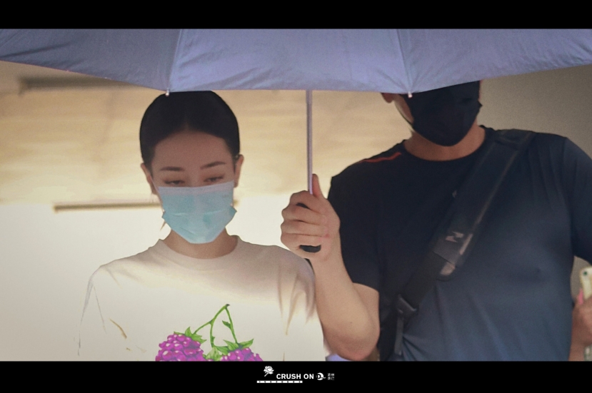 Địch Lệ Nhiệt Ba khoe làn da 'phát sáng' tại lễ khai máy An Lạc Truyện, fan Việt nháo nhác 'xin vía' xinh tươi - Ảnh 3 Địch Lệ Nhiệt Ba khoe làn da 'phát sáng' tại lễ khai máy An Lạc Truyện, fan Việt nháo nhác 'xin vía' xinh tươi - Ảnh 3