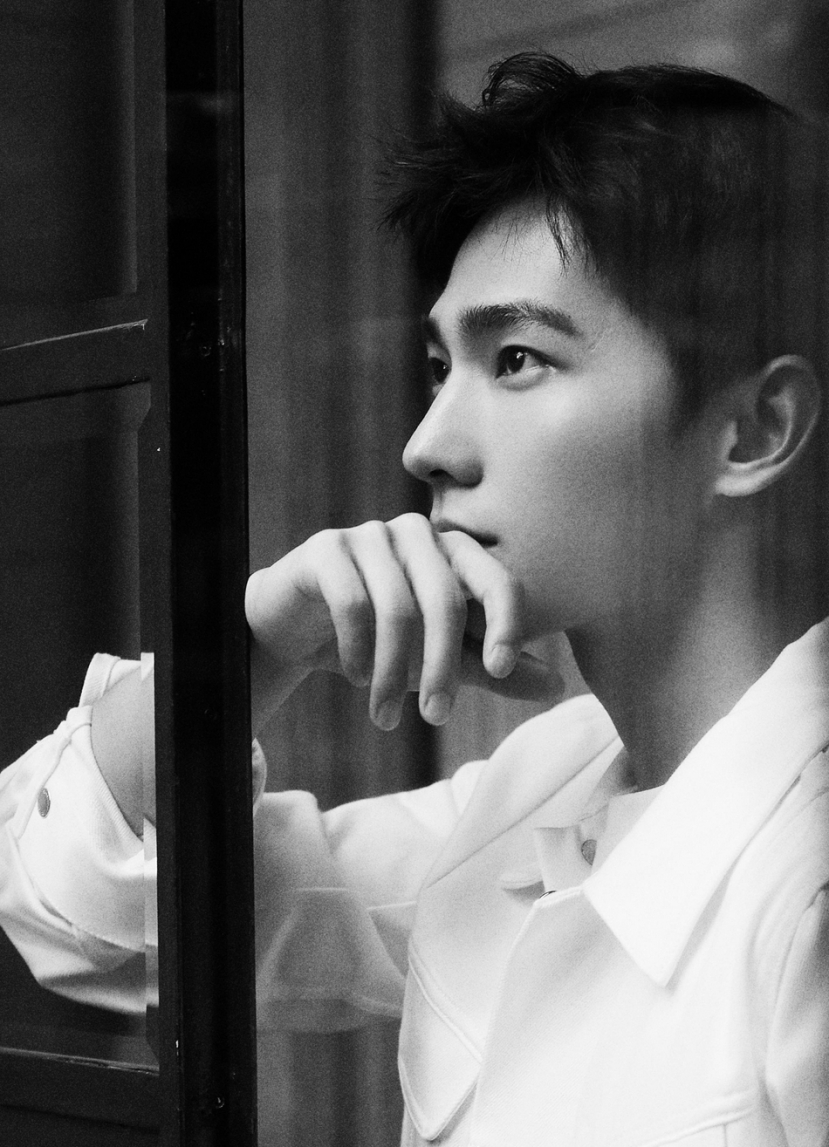 Dương Dương khoe sống mũi 'cao chọc trời' trong bộ ảnh mới, visual cỡ nào mà chị em giành giật 'tan tác chim muông' - Ảnh 8 Dương Dương khoe sống mũi 'cao chọc trời' trong bộ ảnh mới, visual cỡ nào mà chị em giành giật 'tan tác chim muông' - Ảnh 8