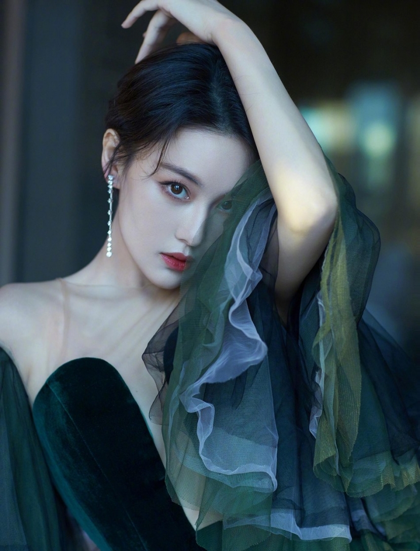 Lý mạc sầu đẹp nhất màn ảnh Hoa ngữ - Trương Hinh Dư cũng được nêu tên trong dàn cast chính của Võ Canh Kỷ Lý mạc sầu đẹp nhất màn ảnh Hoa ngữ - Trương Hinh Dư cũng được nêu tên trong dàn cast chính của Võ Canh Kỷ