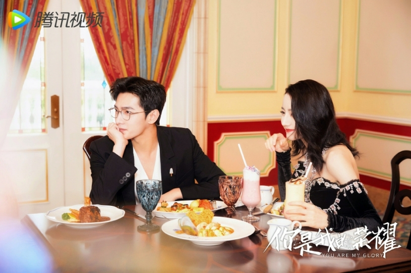 Dương Dương - Nhiệt Ba công khai hẹn hò dịp Thất tịch, cử chỉ 'tình bể bình' khiến netizen khóc thét? - Ảnh 9 Dương Dương - Nhiệt Ba công khai hẹn hò dịp Thất tịch, cử chỉ 'tình bể bình' khiến netizen khóc thét? - Ảnh 9