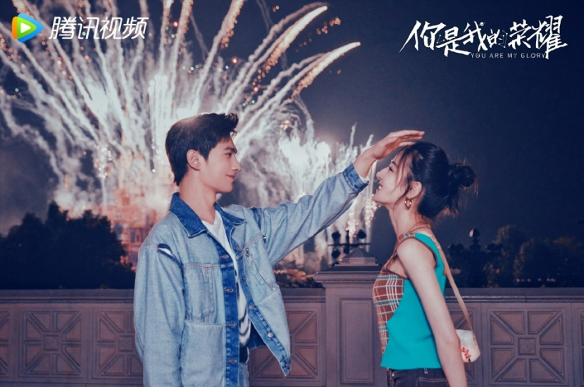 Dương Dương và Địch Lệ Nhiệt Ba 'đưa nhau đi trốn' ngày Thất tịch Dương Dương và Địch Lệ Nhiệt Ba 'đưa nhau đi trốn' ngày Thất tịch