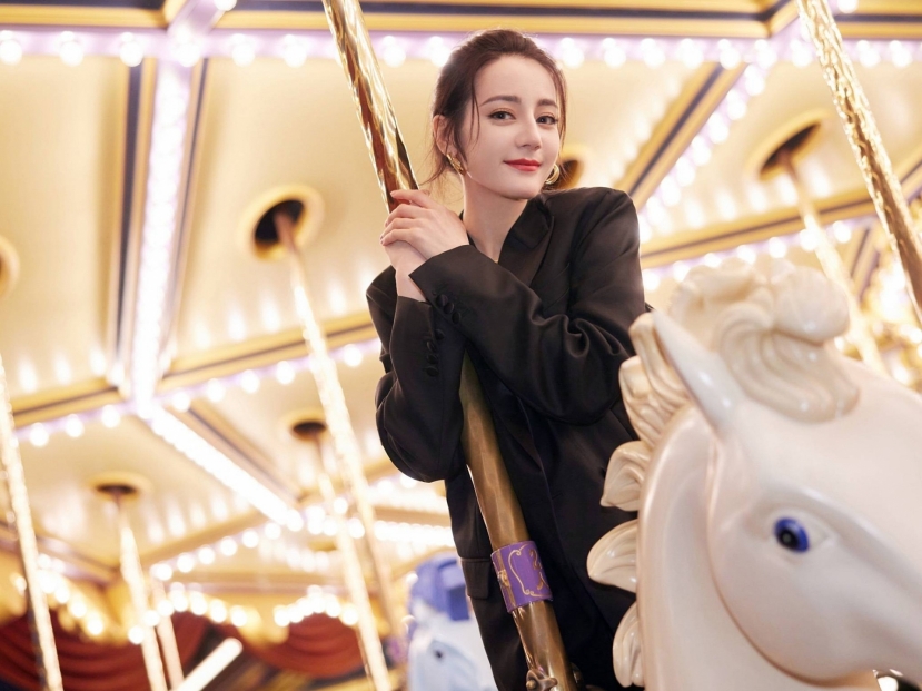 Khoảnh khắc Địch Lệ Nhiệt Ba chơi 'thú nhún' gây sốt cả Weibo: Mãi là 'em bé' của Dương Dương nhé! - Ảnh 5 Khoảnh khắc Địch Lệ Nhiệt Ba chơi 'thú nhún' gây sốt cả Weibo: Mãi là 'em bé' của Dương Dương nhé! - Ảnh 5