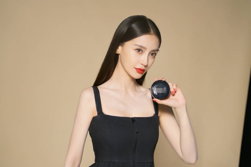 Sốc nặng trước nhan sắc của Angela Baby trong bộ ảnh quảng cáo, chị từng 'ăn thịt Đường Tăng' hay gì? - Ảnh 1 Sốc nặng trước nhan sắc của Angela Baby trong bộ ảnh quảng cáo, chị từng 'ăn thịt Đường Tăng' hay gì? - Ảnh 1