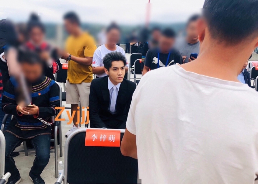 Kệ văn bản chính thức, fan Ngô Diệc Phàm đem hẳn yếu tố tâm linh để kêu oan: Trung thành hay ngu dốt? - Ảnh 3 Kệ văn bản chính thức, fan Ngô Diệc Phàm đem hẳn yếu tố tâm linh để kêu oan: Trung thành hay ngu dốt? - Ảnh 3