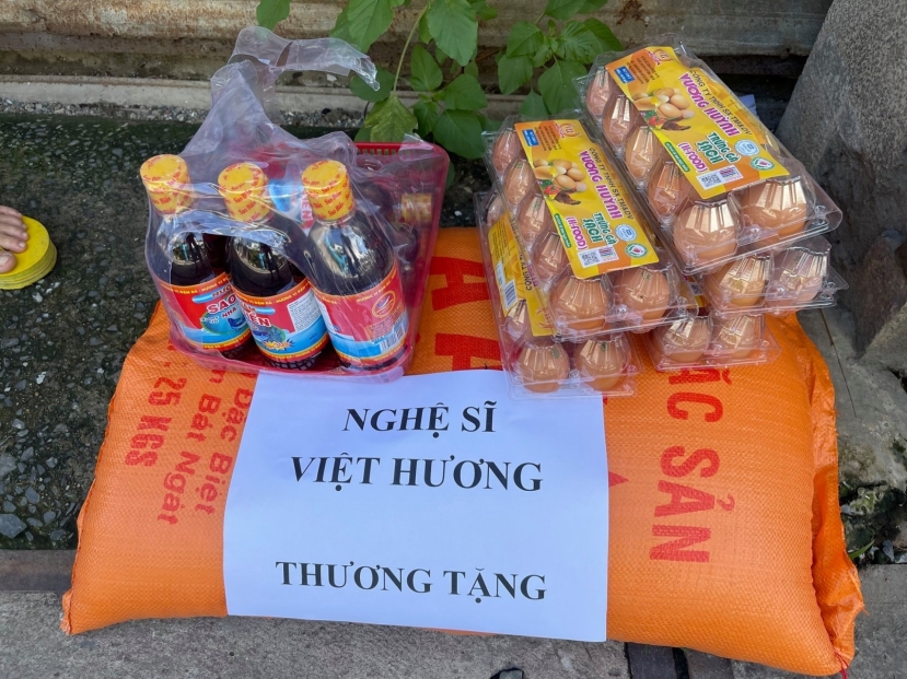 Việt Hương chi thêm số tiền 'khủng' để mua container làm phòng lạnh y tế - Ảnh 6 Việt Hương chi thêm số tiền 'khủng' để mua container làm phòng lạnh y tế - Ảnh 6