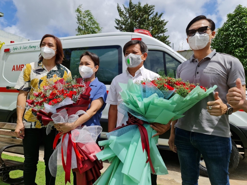 Việt Hương chi thêm số tiền 'khủng' để mua container làm phòng lạnh y tế - Ảnh 5 Việt Hương chi thêm số tiền 'khủng' để mua container làm phòng lạnh y tế - Ảnh 5