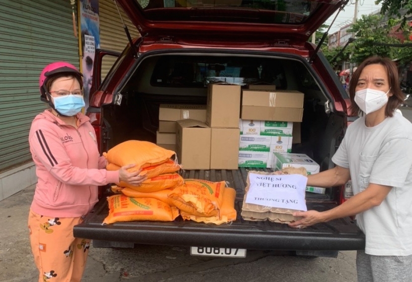 Việt Hương chi thêm số tiền 'khủng' để mua container làm phòng lạnh y tế - Ảnh 1 Việt Hương chi thêm số tiền 'khủng' để mua container làm phòng lạnh y tế - Ảnh 1