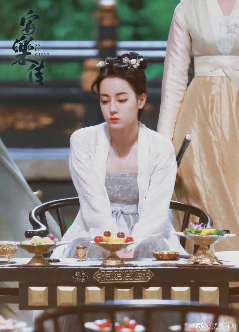 Biểu cảm cute 'ăn đứt mấy tấm hình đăng phây' rồi cô Ba ơi... Biểu cảm cute 'ăn đứt mấy tấm hình đăng phây' rồi cô Ba ơi...