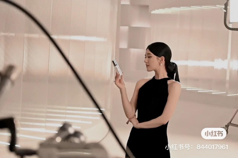 Triệu Lộ Tư trở thành người phát ngôn của thương hiệu mỹ phẩm Olay Triệu Lộ Tư trở thành người phát ngôn của thương hiệu mỹ phẩm Olay