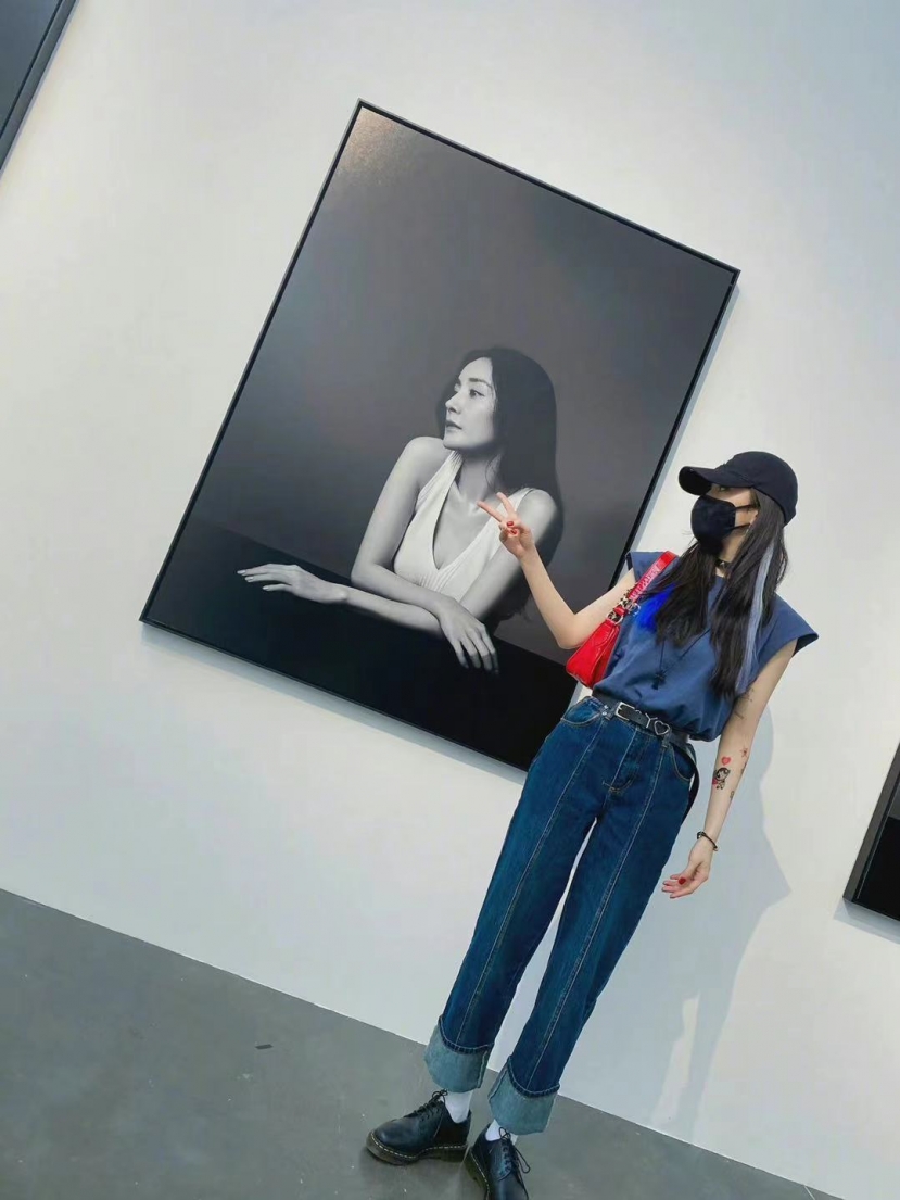 Dương Mịch dạo này quá 'gắt', chỉ chưa đầy một tháng đã khiến Cnet 'sốc visual' vì chăm chỉ dạo phố - Ảnh 2 Dương Mịch dạo này quá 'gắt', chỉ chưa đầy một tháng đã khiến Cnet 'sốc visual' vì chăm chỉ dạo phố - Ảnh 2