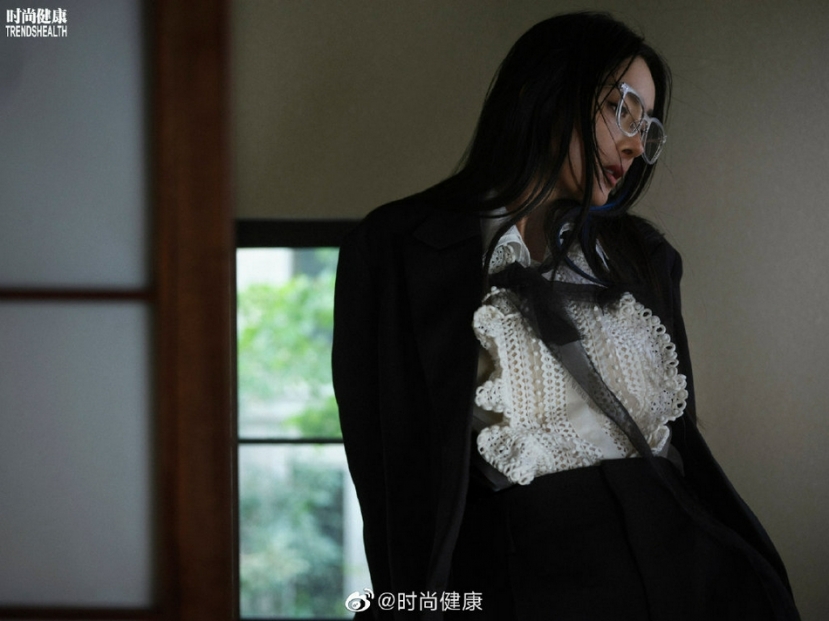 Dương Mịch khiến fan trầm trồ bởi thần thái, sang chảnh, 'tắc kè hoa' qua từng shoot hình Dương Mịch khiến fan trầm trồ bởi thần thái, sang chảnh, 'tắc kè hoa' qua từng shoot hình