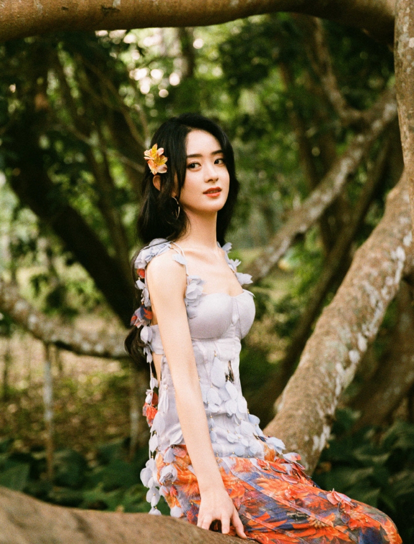 Nét đẹp kinh diễm, sang chảnh của Triệu Lệ Dĩnh ở độ tuổi 34 Nét đẹp kinh diễm, sang chảnh của Triệu Lệ Dĩnh ở độ tuổi 34