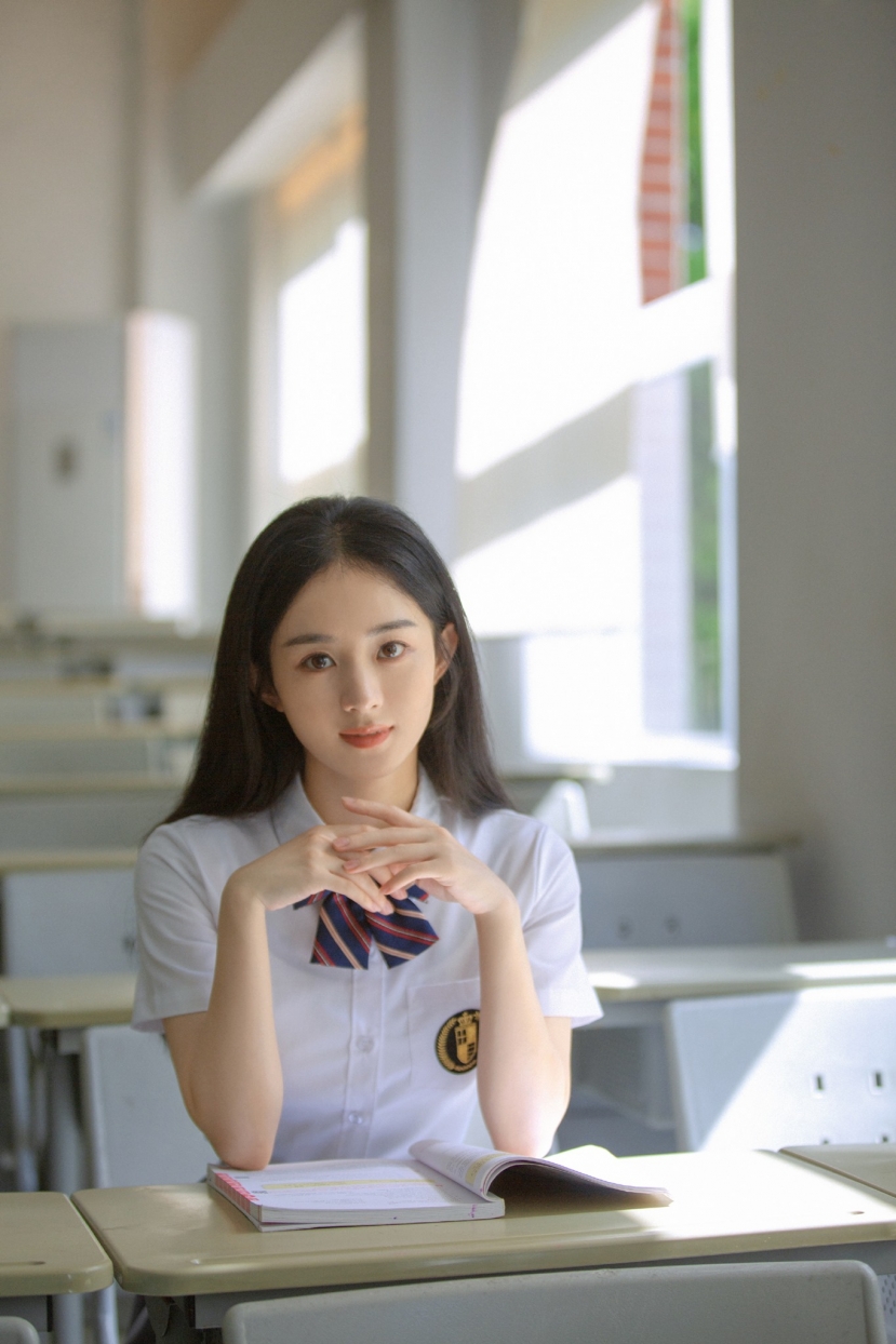 Triệu Lệ Dĩnh hack tuổi ngoạn mục khi hóa thân thành 'nữ thần thanh xuân' Triệu Lệ Dĩnh hack tuổi ngoạn mục khi hóa thân thành 'nữ thần thanh xuân'