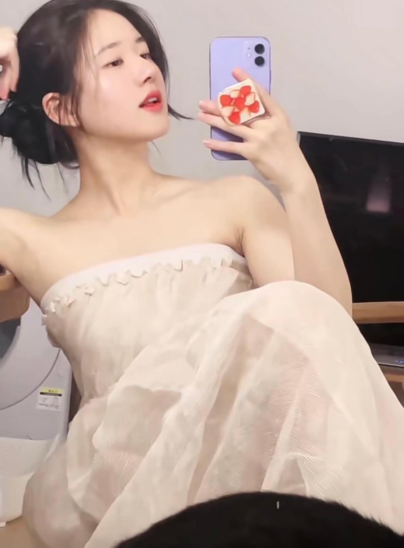 Triệu Lộ Tư ngày càng 'thăng hạng' nhan sắc đến gu ăn mặc Triệu Lộ Tư ngày càng 'thăng hạng' nhan sắc đến gu ăn mặc
