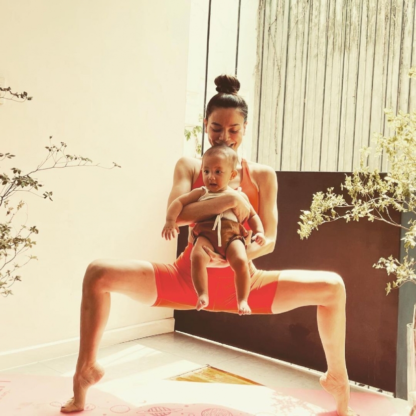 Hồ Ngọc Hà chăm chỉ tập yoga mỗi sáng cùng các thiên thần nhí Hồ Ngọc Hà chăm chỉ tập yoga mỗi sáng cùng các thiên thần nhí
