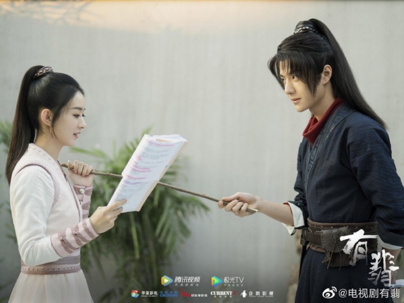 Xuất hiện tin đồn tái hợp, fan Vương Nhất Bác và fan Triệu Lệ Dĩnh đã 'cấu xé nhau' tan tác chim muông Xuất hiện tin đồn tái hợp, fan Vương Nhất Bác và fan Triệu Lệ Dĩnh đã 'cấu xé nhau' tan tác chim muông
