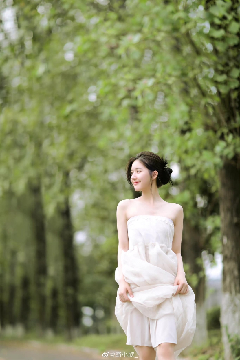 Triệu Lộ Tư đích thị 'thánh nữ mặt mộc' thế hệ mới, làn da xuất sắc chấp luôn độ mịn của giấy A4 - Ảnh 9 Triệu Lộ Tư đích thị 'thánh nữ mặt mộc' thế hệ mới, làn da xuất sắc chấp luôn độ mịn của giấy A4 - Ảnh 9