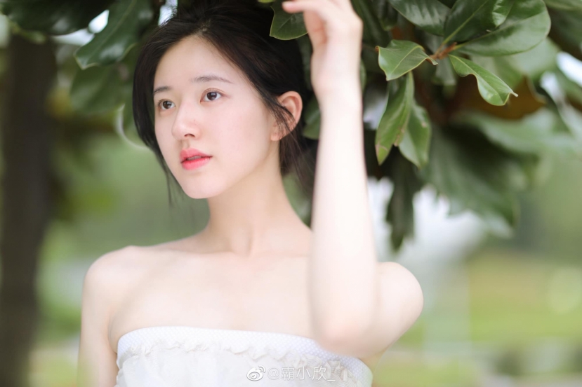 Triệu Lộ Tư đích thị 'thánh nữ mặt mộc' thế hệ mới, làn da xuất sắc chấp luôn độ mịn của giấy A4 - Ảnh 8 Triệu Lộ Tư đích thị 'thánh nữ mặt mộc' thế hệ mới, làn da xuất sắc chấp luôn độ mịn của giấy A4 - Ảnh 8