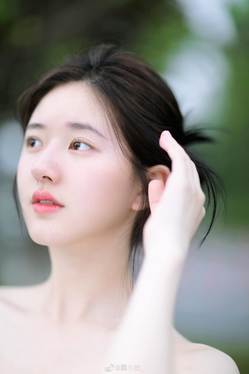 Triệu Lộ Tư đích thị 'thánh nữ mặt mộc' thế hệ mới, làn da xuất sắc chấp luôn độ mịn của giấy A4 - Ảnh 7 Triệu Lộ Tư đích thị 'thánh nữ mặt mộc' thế hệ mới, làn da xuất sắc chấp luôn độ mịn của giấy A4 - Ảnh 7
