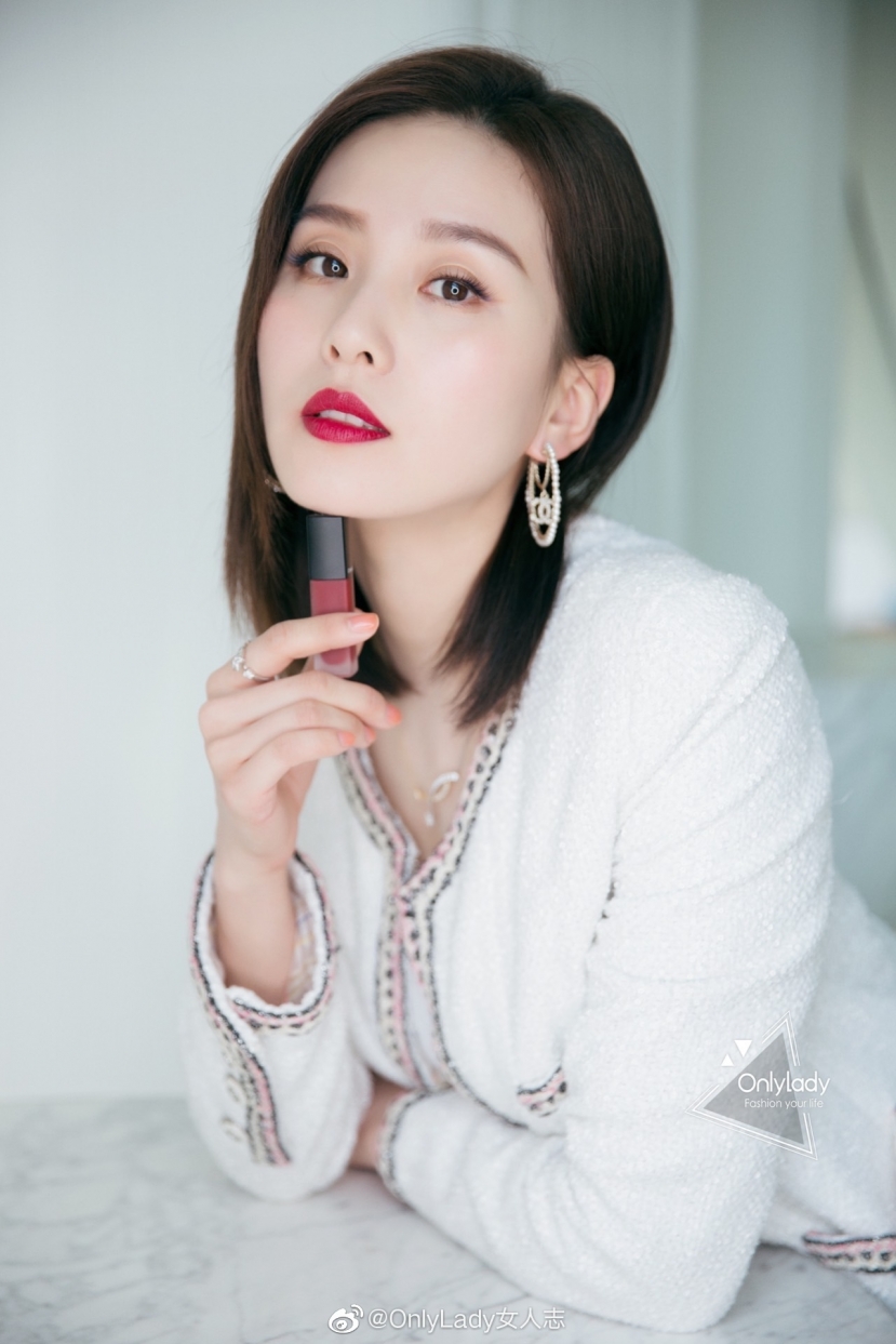 Lưu Thi Thi được nhiều thương hiệu son yêu thích bởi nét đẹp sang trọng, quý phái Lưu Thi Thi được nhiều thương hiệu son yêu thích bởi nét đẹp sang trọng, quý phái