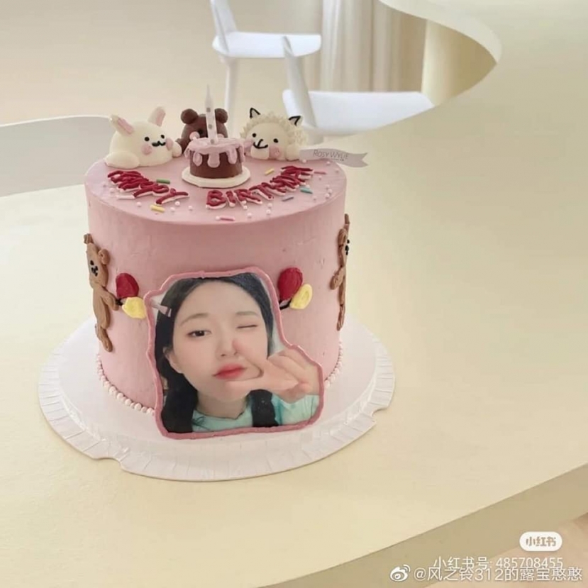 Vào ngày mừng sinh thứ 30 của Dương Dương, Triệu Lộ Tư lại bất ngờ đăng tải hình ảnh chiếc bánh kem với dòng trạng thái đầy ẩn ý Vào ngày mừng sinh thứ 30 của Dương Dương, Triệu Lộ Tư lại bất ngờ đăng tải hình ảnh chiếc bánh kem với dòng trạng thái đầy ẩn ý