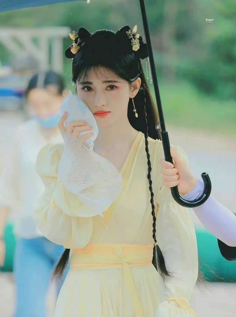 Liên tục bị chê trang điểm như diễn tuồng, Cúc Tịnh Y phục thù với tạo hình 'hết nước chấm' trong Hoa Nhung - Ảnh 4 Liên tục bị chê trang điểm như diễn tuồng, Cúc Tịnh Y phục thù với tạo hình 'hết nước chấm' trong Hoa Nhung - Ảnh 4