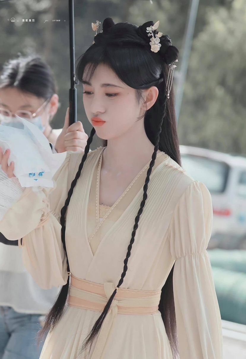 Loạt phim Hoa ngữ chưa lên sóng đã 'nổi đình nổi đám' dạo gần đây: Nhiệt Ba, Lý Thấm 'lép vế' Lộ Tư - Ảnh 6 Loạt phim Hoa ngữ chưa lên sóng đã 'nổi đình nổi đám' dạo gần đây: Nhiệt Ba, Lý Thấm 'lép vế' Lộ Tư - Ảnh 6