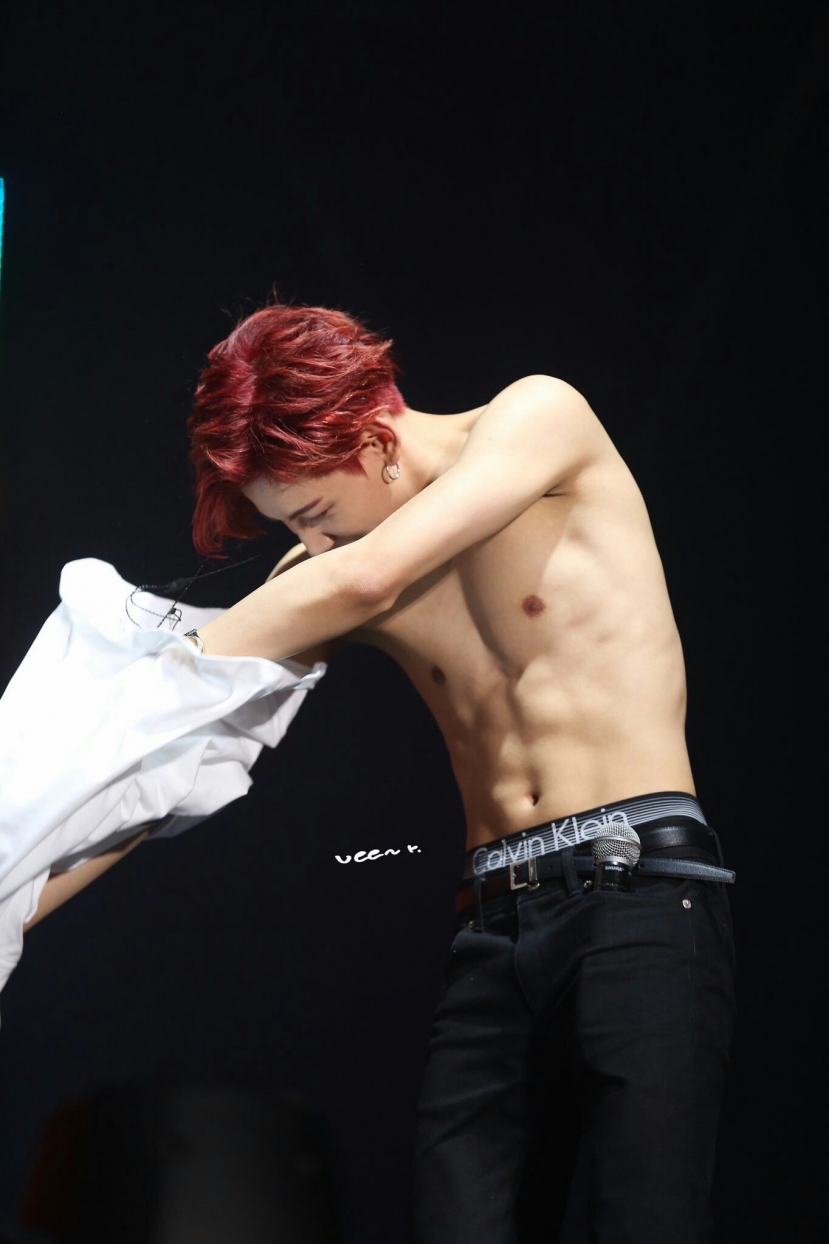 Những người gầy rất khó để tập được cơ lưng, tuy nhiên Jimin lại biến đó trở thành 'điểm vàng' trên cơ thể. Những người gầy rất khó để tập được cơ lưng, tuy nhiên Jimin lại biến đó trở thành 'điểm vàng' trên cơ thể.