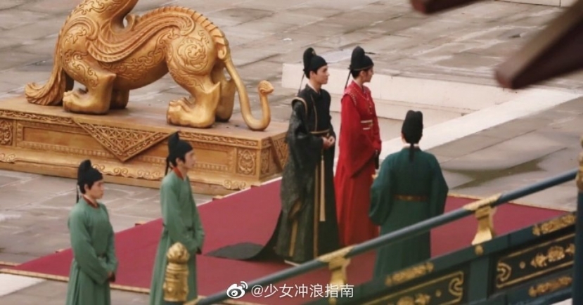 Xét về ngoại hình cả hai trông rất 'xứng đôi vừa lứa' Xét về ngoại hình cả hai trông rất 'xứng đôi vừa lứa'
