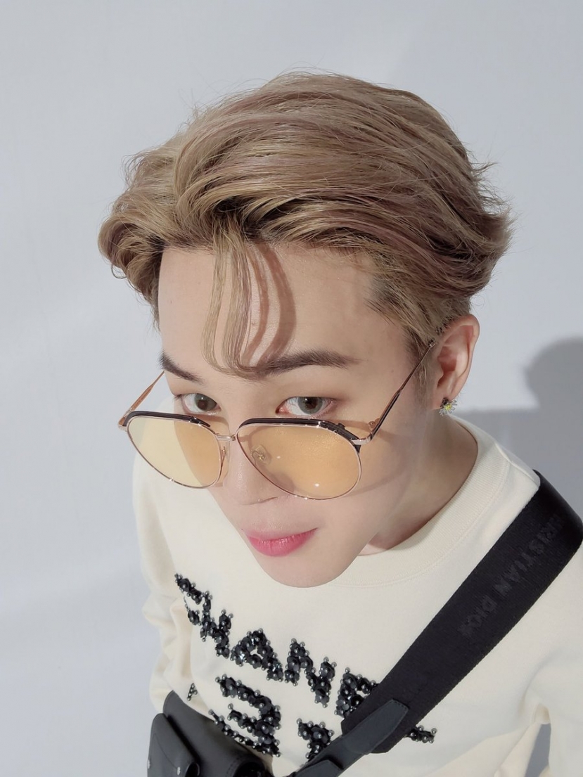 Jimin của BTS xuất sắc đứng đầu BXH 30 nam idol Kpop HOT nhất tháng 9. Đây là lần thứ thứ 33 nam thần chễm chễ ở vị thứ này với chỉ số danh tiếng thương hiệu là 4,856,577. Phân tích tích cực-tiêu cực của Jimin là 72,73% Jimin của BTS xuất sắc đứng đầu BXH 30 nam idol Kpop HOT nhất tháng 9. Đây là lần thứ thứ 33 nam thần chễm chễ ở vị thứ này với chỉ số danh tiếng thương hiệu là 4,856,577. Phân tích tích cực-tiêu cực của Jimin là 72,73%
