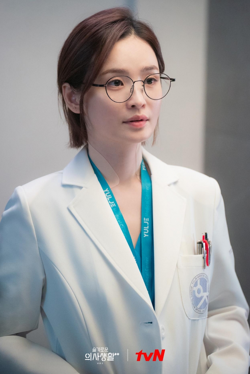 Cuối cùng, ngôi sao ' The Penthouse 3 ' Kim So Yeon và Jeon Mi Do của 'Hospital Playlist 2' ở vị trí lần lượt là 4 và 5 Cuối cùng, ngôi sao ' The Penthouse 3 ' Kim So Yeon và Jeon Mi Do của 'Hospital Playlist 2' ở vị trí lần lượt là 4 và 5