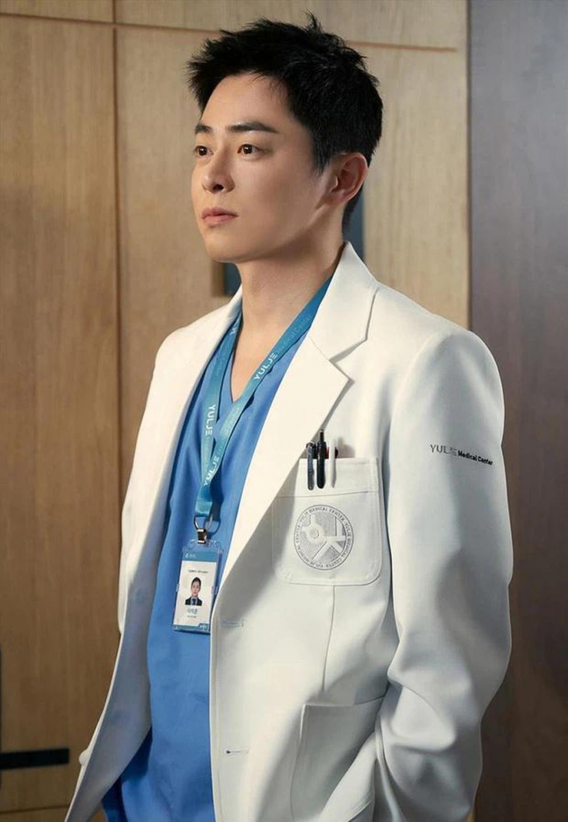 Jo Jung Suk - nam chính “Hospital Playlist 2” của tvN, đã giành vị trí thứ hai trong BXH diễn viên Kbiz HOT nhất tháng 9 với chỉ số danh tiếng thương hiệu là 4.461.798 Jo Jung Suk - nam chính “Hospital Playlist 2” của tvN, đã giành vị trí thứ hai trong BXH diễn viên Kbiz HOT nhất tháng 9 với chỉ số danh tiếng thương hiệu là 4.461.798