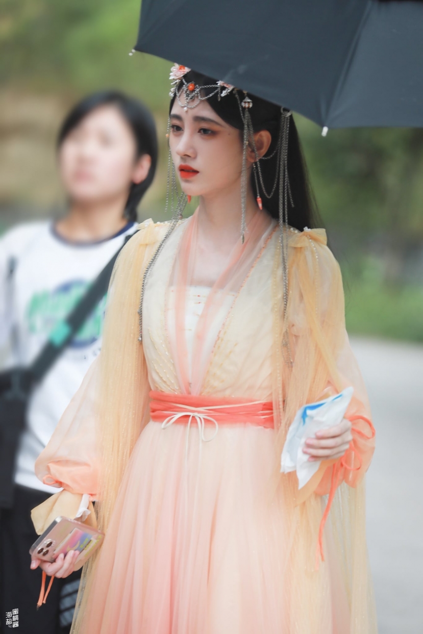 Lối trang điểm 'không tiếc phấn' khiến visual của mỹ nhân 4000 năm trở nên thiếu tự nhiên Lối trang điểm 'không tiếc phấn' khiến visual của mỹ nhân 4000 năm trở nên thiếu tự nhiên