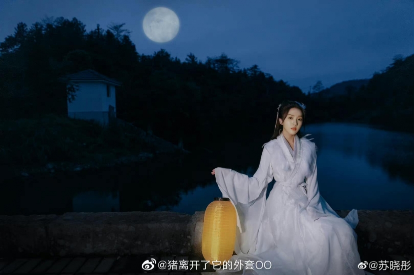 Tô Hiểu Đồng trong tạo hình chị Hằng Tô Hiểu Đồng trong tạo hình chị Hằng