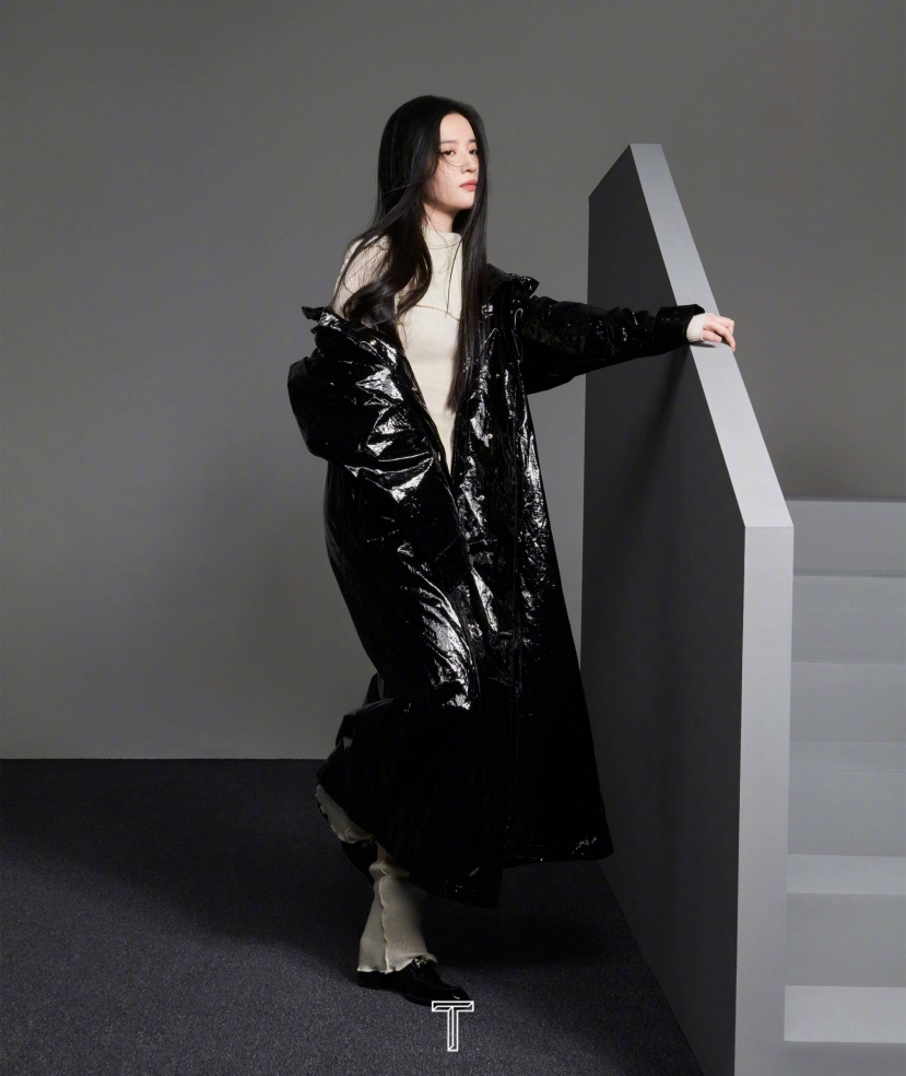 Thần thái đậm chất high fashion... Thần thái đậm chất high fashion...