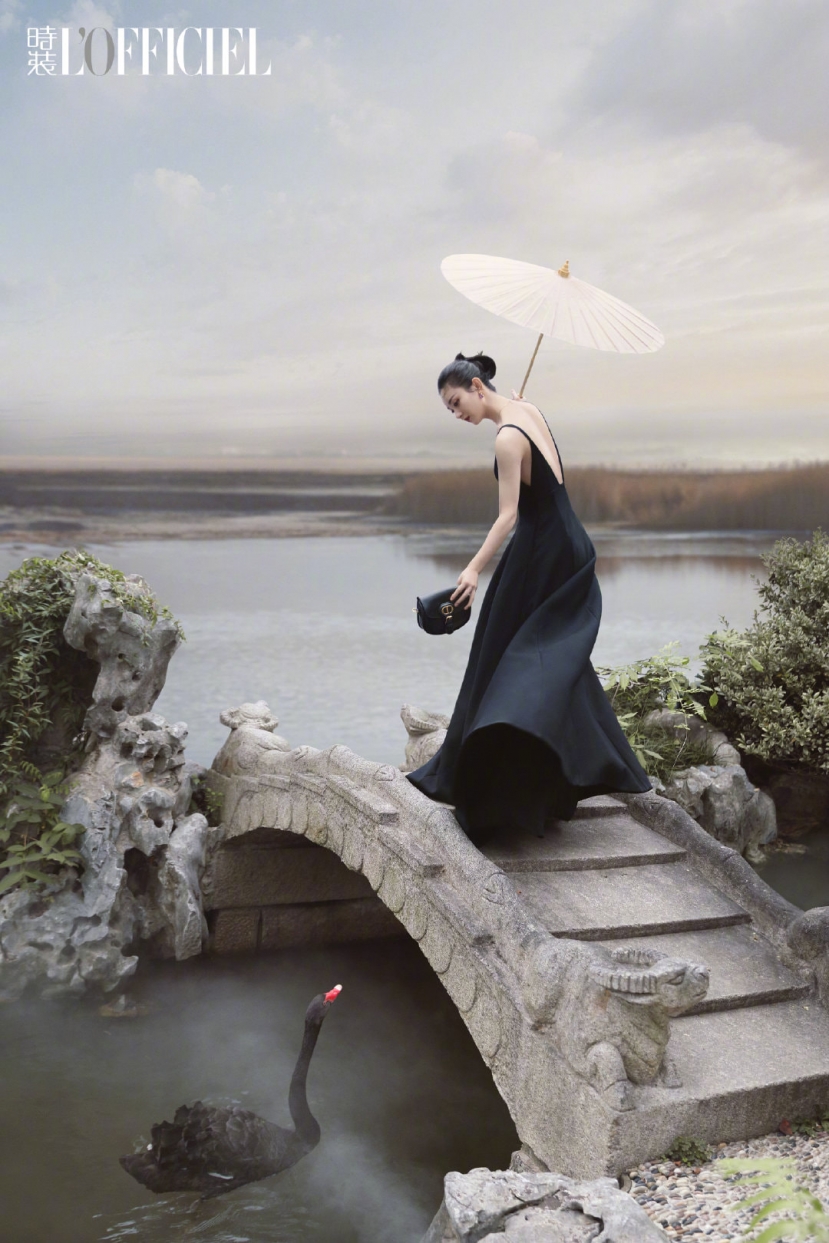 Hình ảnh kinh diễm nhất hôm nay: Triệu Lệ Dĩnh hóa nàng thơ trên bìa L'officiel tháng 10, đẹp choáng váng đất trời - Ảnh 2 Hình ảnh kinh diễm nhất hôm nay: Triệu Lệ Dĩnh hóa nàng thơ trên bìa L'officiel tháng 10, đẹp choáng váng đất trời - Ảnh 2