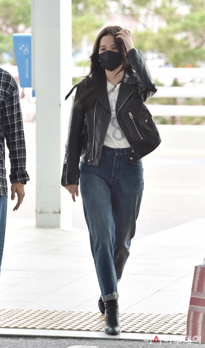 Outfit lần này của Jisoo bị cho là quá 'phản chủ' Outfit lần này của Jisoo bị cho là quá 'phản chủ'