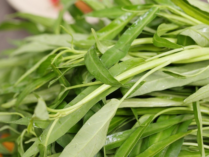 Cách xào rau muống xanh, giòn 'rôm rốp': Bước cuối mà thiếu, chị em coi chừng bị mẹ chồng 'ký đầu' - Ảnh 1 Cách xào rau muống xanh, giòn 'rôm rốp': Bước cuối mà thiếu, chị em coi chừng bị mẹ chồng 'ký đầu' - Ảnh 1