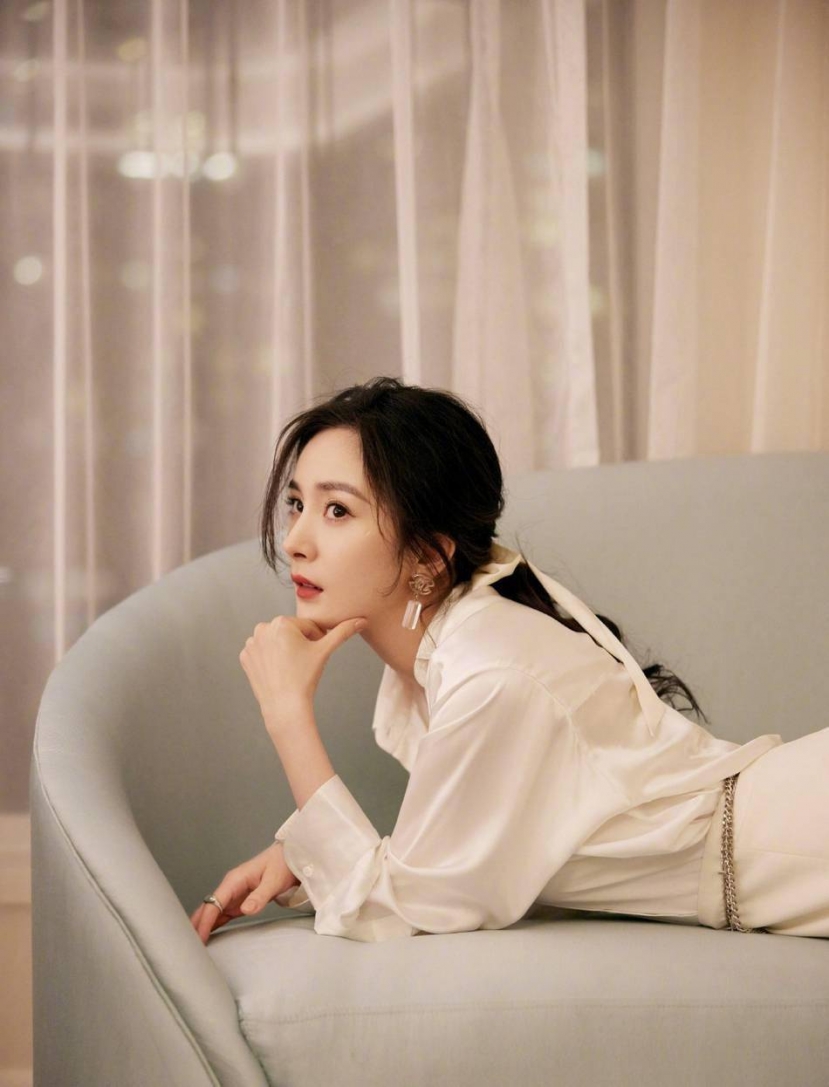 Tiêu Chiến, Nhất Bác, Dương Mịch và loạt sao Cbiz mê fan quên luôn cả 'bồ' - Ảnh 4 Tiêu Chiến, Nhất Bác, Dương Mịch và loạt sao Cbiz mê fan quên luôn cả 'bồ' - Ảnh 4