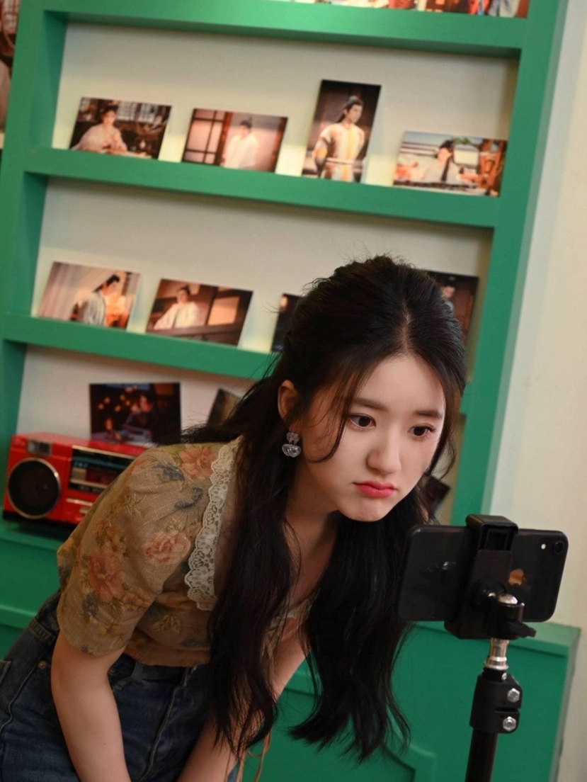 Loạt ảnh Triệu Lộ Tư thời đại học bất ngờ hot trở lại, ngầu thật đấy nhưng ‘dao kéo’ quá không? - Ảnh 2 Loạt ảnh Triệu Lộ Tư thời đại học bất ngờ hot trở lại, ngầu thật đấy nhưng ‘dao kéo’ quá không? - Ảnh 2
