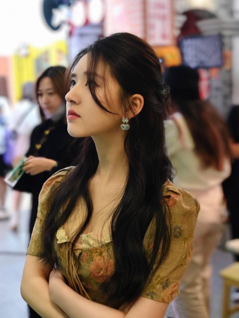 Loạt ảnh Triệu Lộ Tư thời đại học bất ngờ hot trở lại, ngầu thật đấy nhưng ‘dao kéo’ quá không? - Ảnh 1 Loạt ảnh Triệu Lộ Tư thời đại học bất ngờ hot trở lại, ngầu thật đấy nhưng ‘dao kéo’ quá không? - Ảnh 1