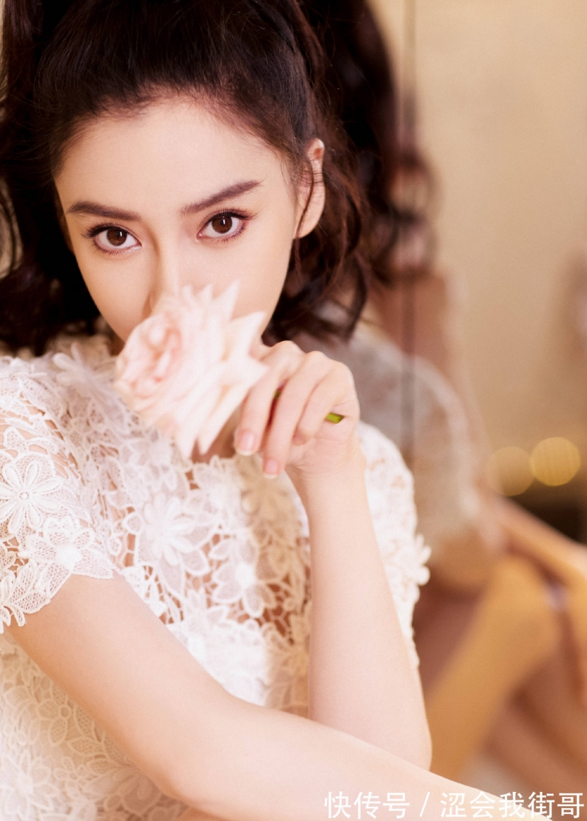 Nhan sắc đẹp 'vượt thời gian' của Angela Baby Nhan sắc đẹp 'vượt thời gian' của Angela Baby