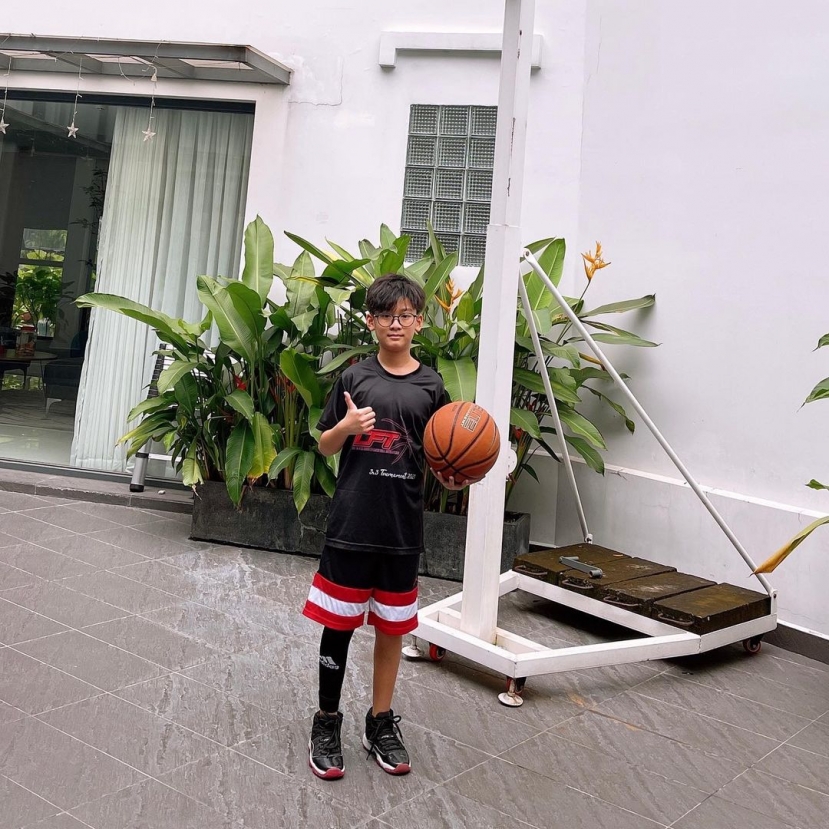 Nhiều người kỳ vọng cậu nhóc sẽ là một soái ca trong tương lai. Nhiều người kỳ vọng cậu nhóc sẽ là một soái ca trong tương lai.