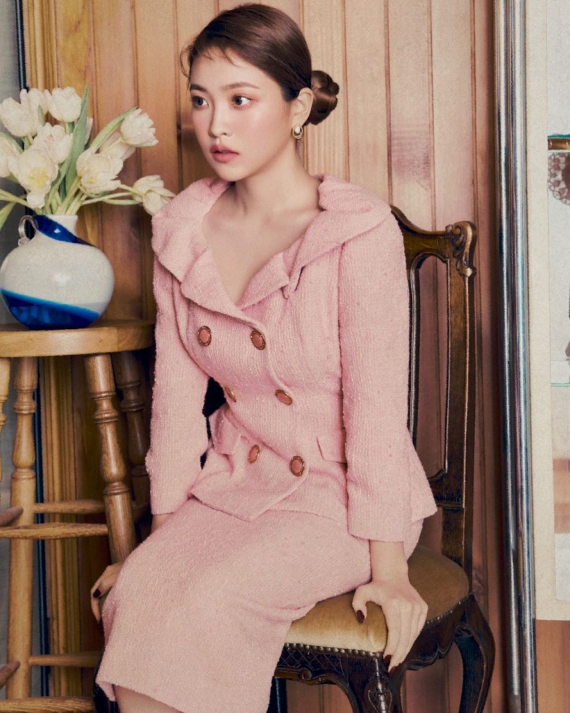 Style đi ăn cưới dịp đông sang: Lên đồ vải twedd vừa sang chảnh vừa tinh tế, có khi 'chặt đẹp' cả cô dâu - Ảnh 14 Style đi ăn cưới dịp đông sang: Lên đồ vải twedd vừa sang chảnh vừa tinh tế, có khi 'chặt đẹp' cả cô dâu - Ảnh 14