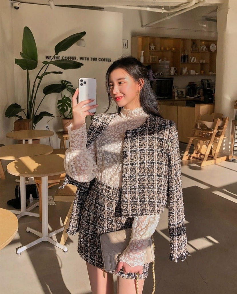 Khoác hờ hững Khoác hờ hững