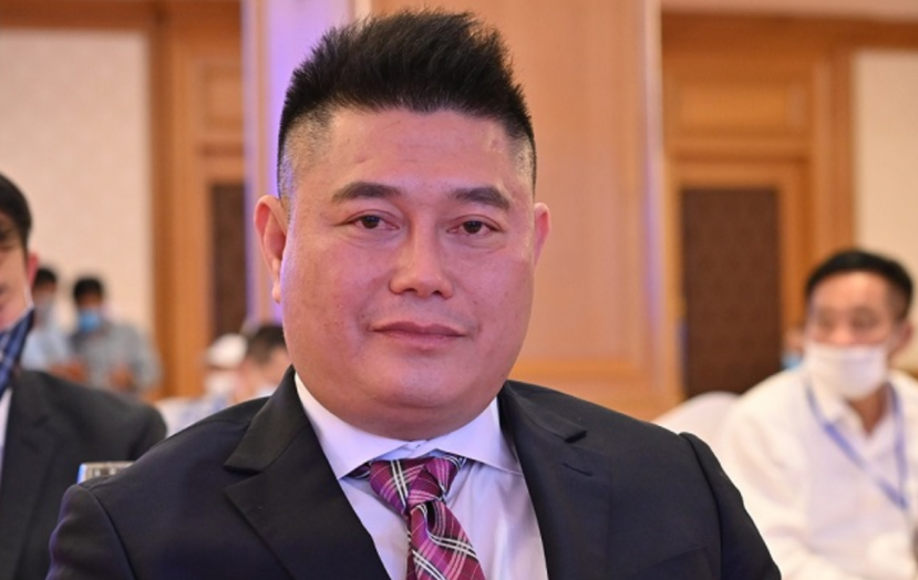 Bầu Thụy từng tiết lộ rất thần tượng Hồ Văn Cường, đồng thời công khai ngỏ ý muốn hậu thuẫn, thành lập ekip chuyên nghiệp để giọng ca nhí phát triển sự nghiệp Bầu Thụy từng tiết lộ rất thần tượng Hồ Văn Cường, đồng thời công khai ngỏ ý muốn hậu thuẫn, thành lập ekip chuyên nghiệp để giọng ca nhí phát triển sự nghiệp