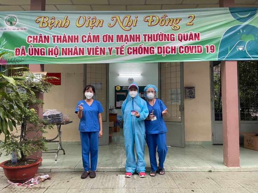 Lo xong tang lễ cho Phi Nhung, Việt Hương vui vẻ đón nhận điều đặc biệt từ gia đình nhỏ - Ảnh 1 Lo xong tang lễ cho Phi Nhung, Việt Hương vui vẻ đón nhận điều đặc biệt từ gia đình nhỏ - Ảnh 1