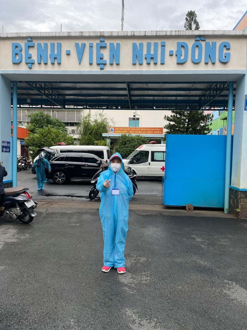 Hết mình vì cộng đồng, Việt Hương ít khi có thời gian với gia đình. Ảnh: FBNV Hết mình vì cộng đồng, Việt Hương ít khi có thời gian với gia đình. Ảnh: FBNV