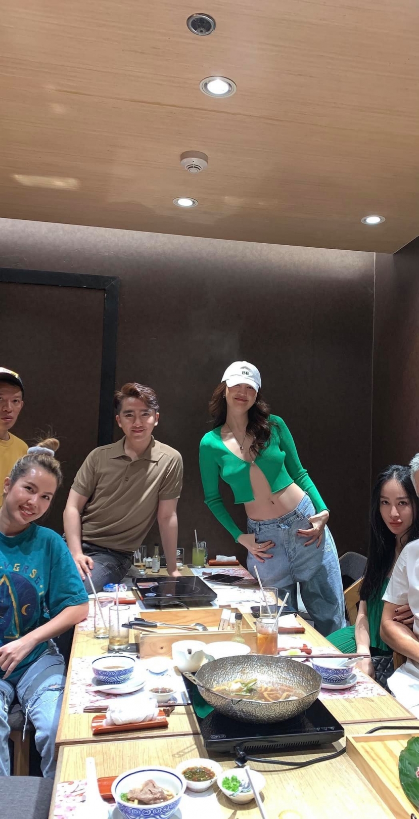 Thiết kế áo 'hững hờ' khiến netizen nơm nớp lo sợ. Ảnh: FBNV Thiết kế áo 'hững hờ' khiến netizen nơm nớp lo sợ. Ảnh: FBNV